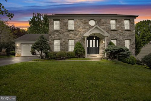 2018 Southpoint Dr, HUMMELSTOWN, PA, 17036-8919 | Card Image