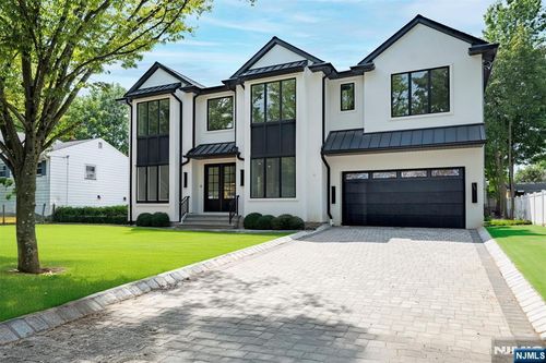 735 Bush Pl, Paramus, NJ, 07652-4005 | Card Image