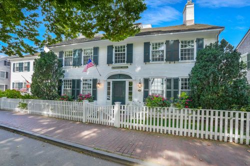 68 N Water St, Edgartown, MA, 02539-8146 | Card Image