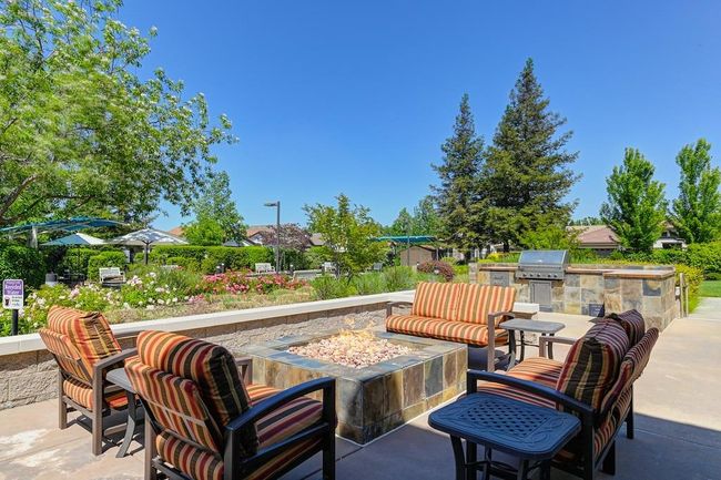 The Club at Westpark, Social gathering areas for friends and family. | Image 54