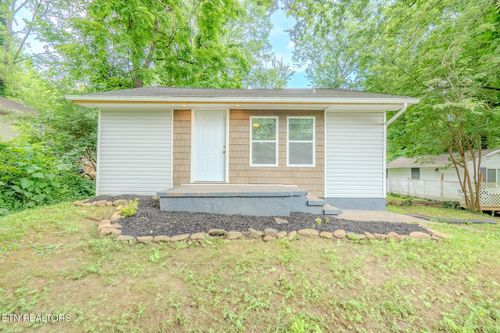 2932 Sunset Ave, Knoxville, TN, 37914-5553 | Card Image