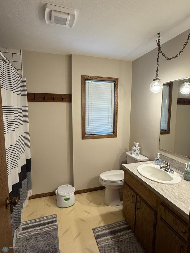 Main Bathroom | Image 16