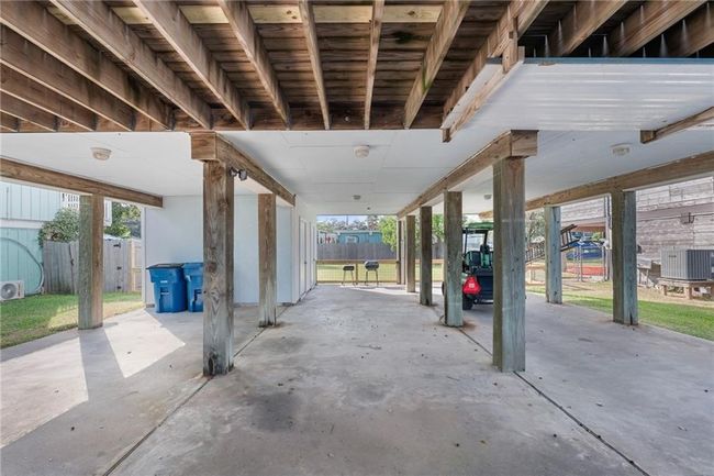 207 S 2 Nd St, House other with 4 bedrooms, 3 bathrooms and 6 parking in Rockport TX | Image 5