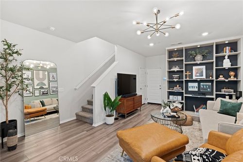 1752 Cayton Loop, West Covina, CA, 91790-2742 | Card Image