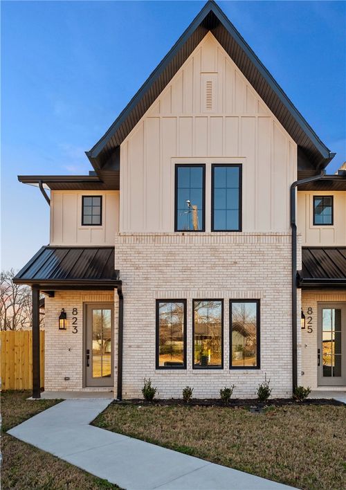 823 Nw 14th St, Bentonville, AR, 72712-4218 | Card Image
