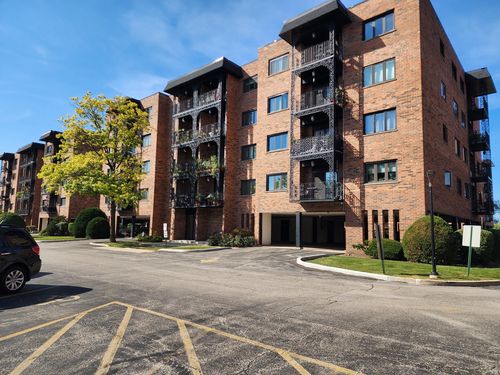 unit-403-9356 Landings Ln, Des Plaines, IL, 60016-5238 | Card Image