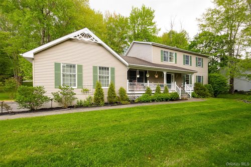 11 Trotter Lane, Poughkeepsie, NY, 12603 | Card Image