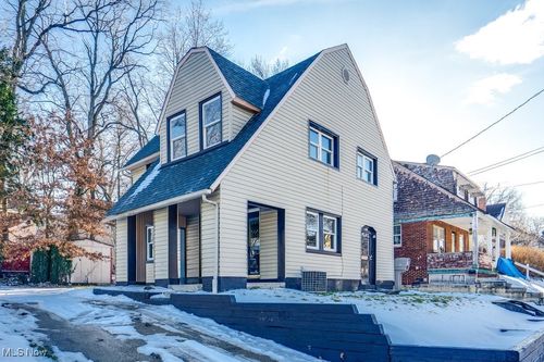 561 Melrose St, Akron, OH, 44305-2813 | Card Image