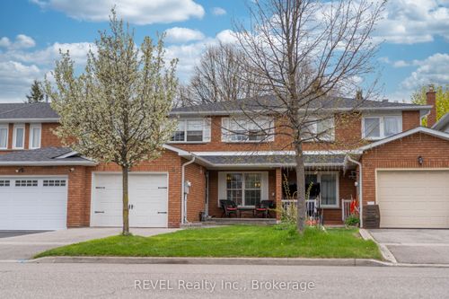 80 Dumfries Ave, Brampton, ON, L6Z2X8 | Card Image