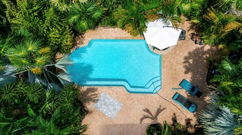 2400 5th Ave, Wilton Manors, FL, 33305-1104 | Card Image
