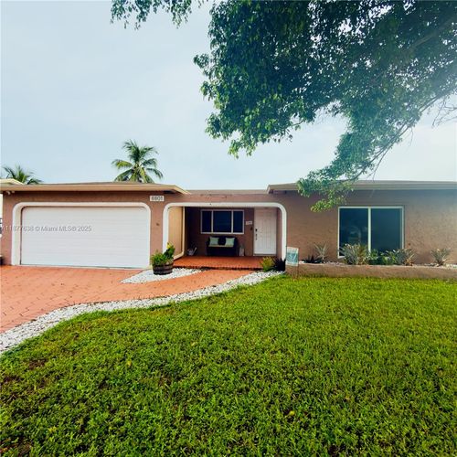 8801 6th St, Pembroke Pines, FL, 33024-6515 | Card Image