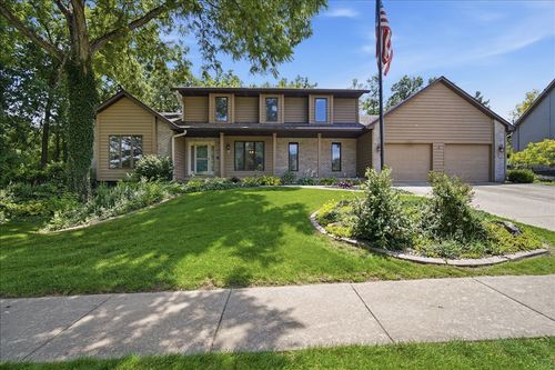 2 Stetson Dr, Bloomington, IL, 61701-8332 | Card Image