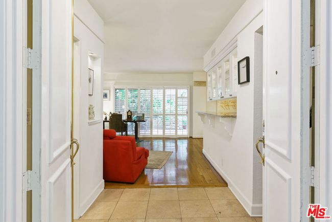 Double Door Entrance | Image 17