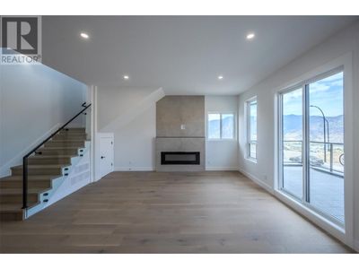 3304 Evergreen Dr, House other with 5 bedrooms, 5 bathrooms and 2 parking in Penticton BC | Image 3