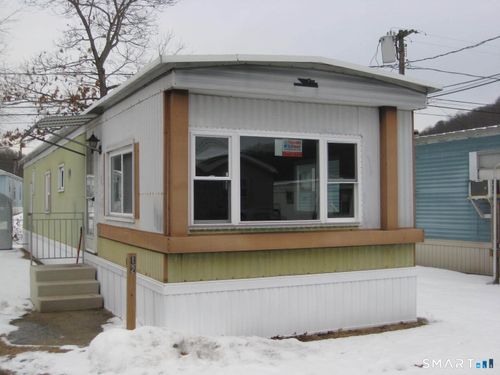 12 Susan St, Beacon Falls, CT, 06403-1622 | Card Image