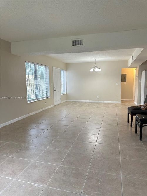 956 Ne 80th St, Miami, FL, 33138-4652 | Card Image