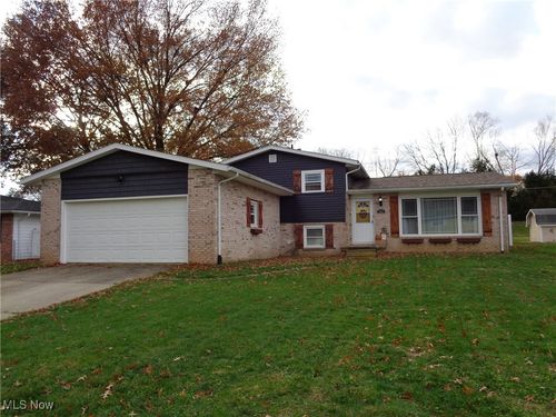 203 Brookfield St, Louisville, OH, 44641-2557 | Card Image