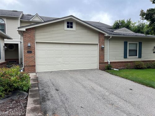 5658 Drake Hollow Dr E, West Bloomfield, MI, 48322-1272 | Card Image