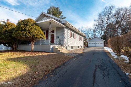 4 Van Buren Ave, East Greenbush, NY, 12061-2206 | Card Image