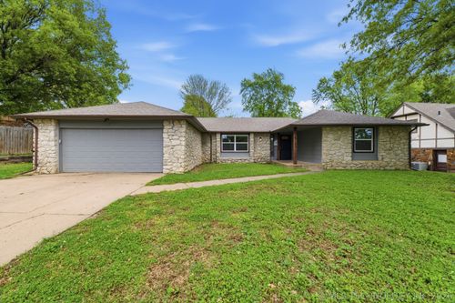 1906 Rolling Hills Dr, Bartlesville, OK, 74006-6800 | Card Image
