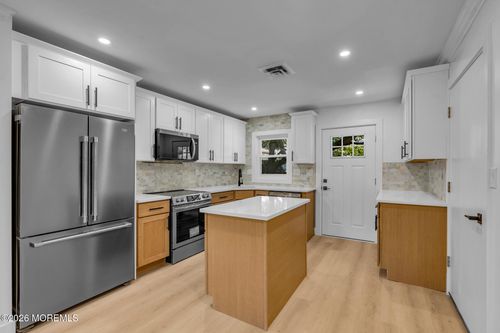 522A Thornbury Ct, Lakewood, NJ, 08701-7840 | Card Image