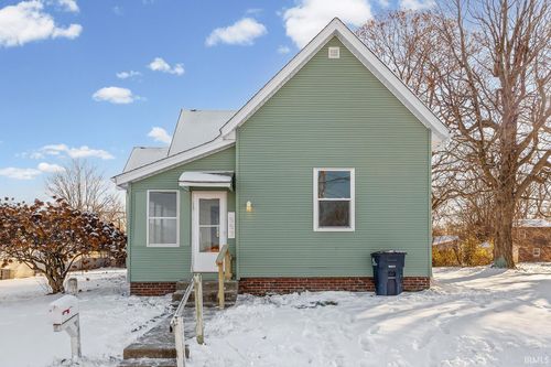 557 W Green St, Frankfort, IN, 46041-1381 | Card Image