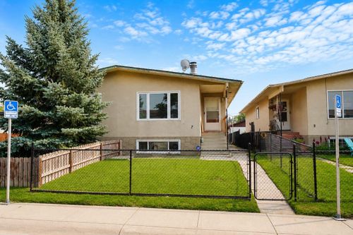 7 Dovercliffe Way Se, Calgary, AB, T2B1W5 | Card Image