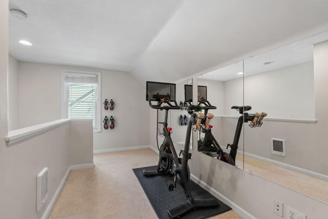 upstairs hall | Image 21