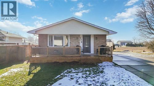 576 Front St, Wyoming, ON, N0N1T0 | Card Image