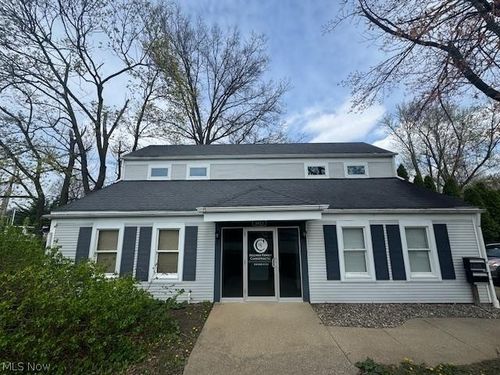 3823 Stow Rd, Stow, OH, 44224-2696 | Card Image