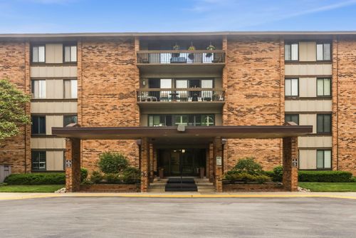 108-101 Lake Hinsdale Dr, Willowbrook, IL, 60527-2232 | Card Image