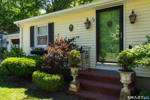 17 Grandview Ter, Essex, CT, 06426-1004 | Card Image