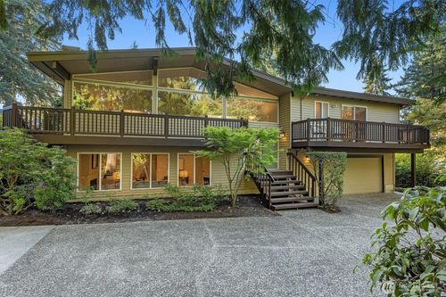 10824 Se 23rd St, Bellevue, WA, 98004-7307 | Card Image