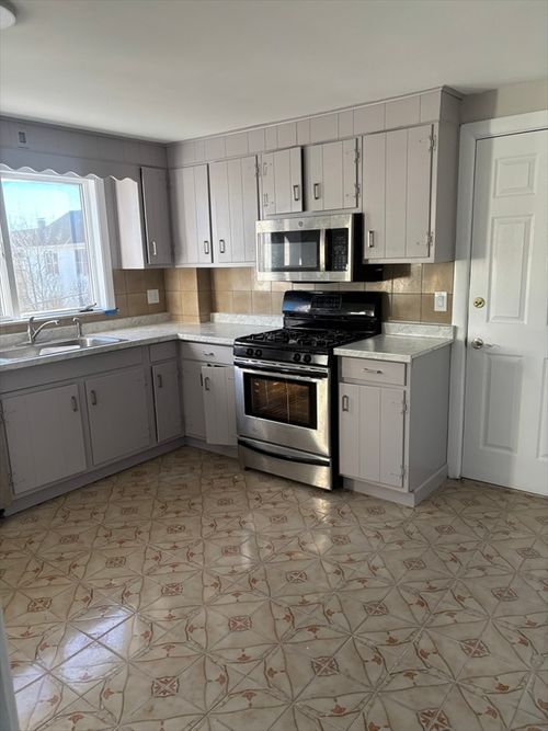 apt-2-21a-21 Carney St, Medford, MA, 02155-2830 | Card Image