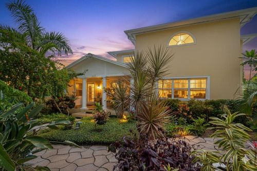 1417 Beach Dr Ne, St Petersburg, FL, 33704-4813 | Card Image