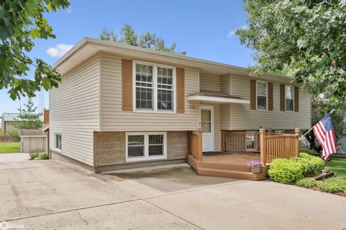 1326 Greenfield Drive, Marshalltown, IA, 50158 | Card Image