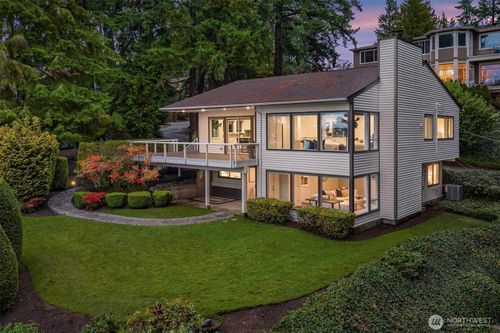 10001 Se 25th St, Bellevue, WA, 98004-7247 | Card Image