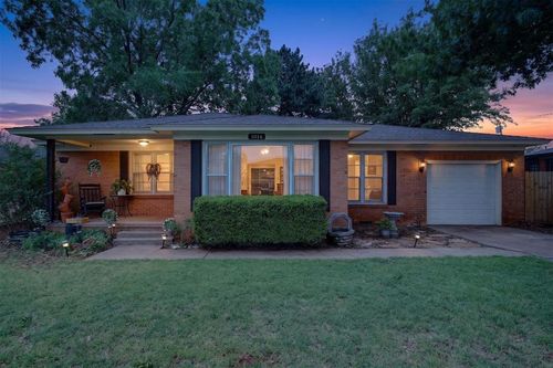 1014 W E Avenue, Elk City, OK, 73644 | Card Image
