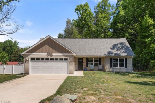 147 Lambeth Rd, Thomasville, NC, 27360-6209 | Card Image