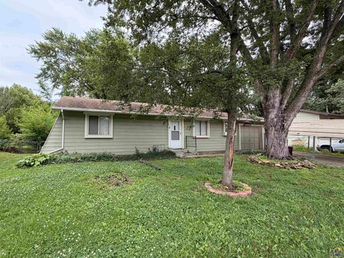 556 N 4th St, Carbondale, KS, 66414-9657 | Card Image