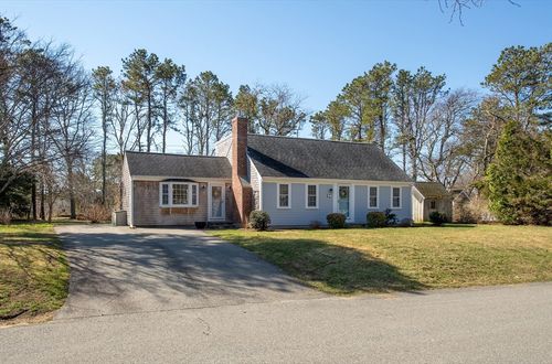 89 Trout Brook Rd, Cotuit, MA, 02635-2504 | Card Image