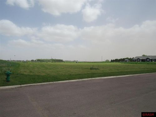 121 Bluestem Dr, Blue Earth, MN, 56013-4100 | Card Image