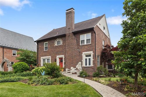 7456 Parkdale Ave, Clayton, MO, 63105-2910 | Card Image