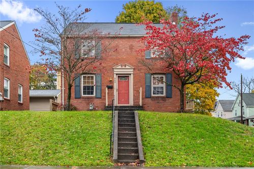 902 Delaware Ave, New Castle, PA, 16105-2401 | Card Image