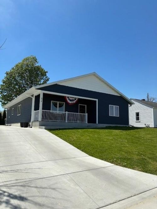 916 E Main Street, Caledonia, MN, 55921 | Card Image
