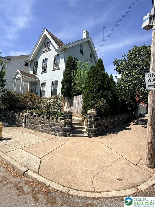 704 Pawnee St, BETHLEHEM, PA, 18015-1432 | Card Image