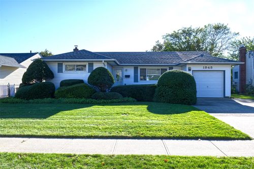 1943 Cole Dr, East Meadow, NY, 11554-2509 | Card Image