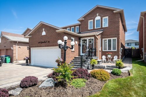 5971 Grossbeak Dr, Mississauga, ON, L5N6B3 | Card Image