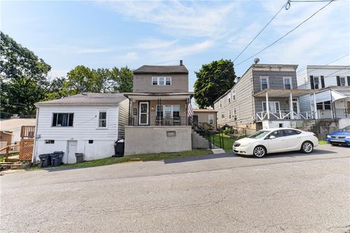 212 Walnut St, Pottsville, PA, 17901-8612 | Card Image