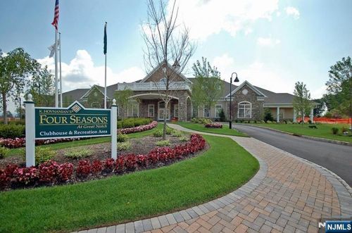 7 Cliff Rd, Woodland Park, NJ, 07424-4221 | Card Image